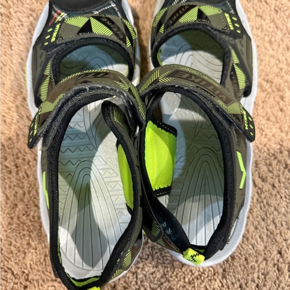 Kids Black and Green Sandals - Picture 6 of 7